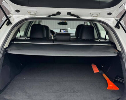 Белый Лексус СТ, объемом двигателя 1.8 л и пробегом 270 тыс. км за 10900 $, фото 7 на Automoto.ua