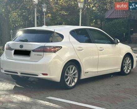 Лексус СТ 2013 в Одессе на Automoto.ua Белый Лексус СТ, объемом двигателя 1.8 л и пробегом 92 тыс. км за 15500 $, фото 12 на Automoto.ua