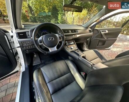 Лексус СТ 2013 в Одессе на Automoto.ua Белый Лексус СТ, объемом двигателя 1.8 л и пробегом 92 тыс. км за 15500 $, фото 38 на Automoto.ua