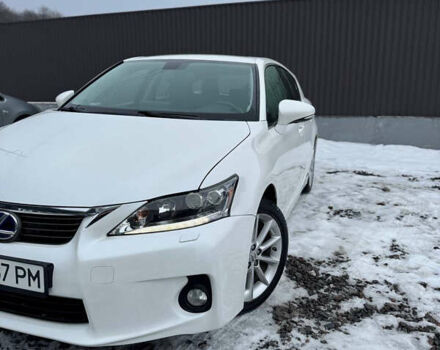 Белый Лексус СТ, объемом двигателя 1.8 л и пробегом 270 тыс. км за 10900 $, фото 9 на Automoto.ua