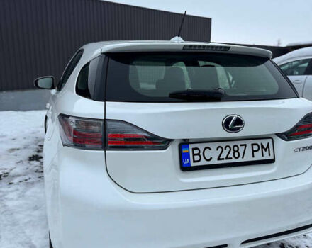 Белый Лексус СТ, объемом двигателя 1.8 л и пробегом 270 тыс. км за 10900 $, фото 4 на Automoto.ua