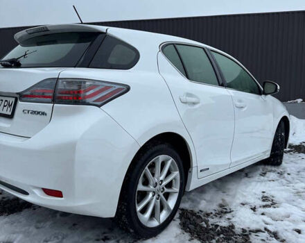 Белый Лексус СТ, объемом двигателя 1.8 л и пробегом 270 тыс. км за 10900 $, фото 2 на Automoto.ua