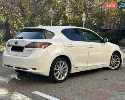 Лексус СТ 2013 в Одессе на Automoto.ua Белый Лексус СТ, объемом двигателя 1.8 л и пробегом 92 тыс. км за 15500 $, фото 13 на Automoto.ua