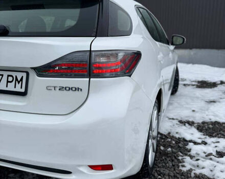 Белый Лексус СТ, объемом двигателя 1.8 л и пробегом 270 тыс. км за 10900 $, фото 16 на Automoto.ua