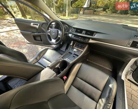 Лексус СТ 2013 в Одессе на Automoto.ua Белый Лексус СТ, объемом двигателя 1.8 л и пробегом 92 тыс. км за 15500 $, фото 40 на Automoto.ua