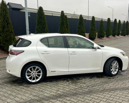 Белый Лексус СТ, объемом двигателя 1.8 л и пробегом 285 тыс. км за 11950 $, фото 2 на Automoto.ua