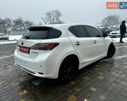 Белый Лексус СТ, объемом двигателя 1.8 л и пробегом 302 тыс. км за 13200 $, фото 3 на Automoto.ua