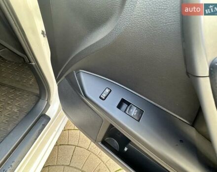 Лексус СТ 2013 в Одессе на Automoto.ua Белый Лексус СТ, объемом двигателя 1.8 л и пробегом 92 тыс. км за 15500 $, фото 37 на Automoto.ua