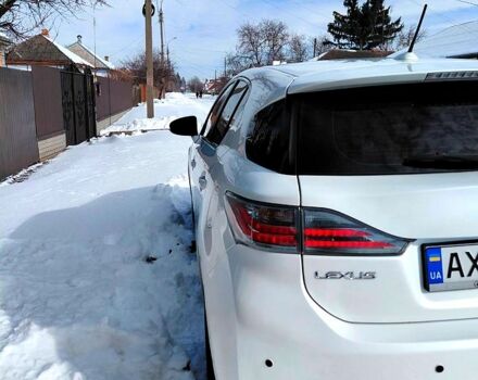 Белый Лексус СТ, объемом двигателя 1.8 л и пробегом 17000 тыс. км за 14441 $, фото 3 на Automoto.ua