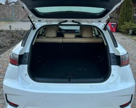 Білий Лексус СТ, об'ємом двигуна 1.8 л та пробігом 176 тис. км за 14500 $, фото 4 на Automoto.ua