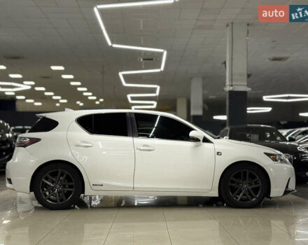 Білий Лексус СТ, об'ємом двигуна 1.8 л та пробігом 211 тис. км за 15699 $, фото 3 на Automoto.ua