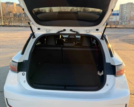 Белый Лексус СТ, объемом двигателя 1.8 л и пробегом 229 тыс. км за 14000 $, фото 8 на Automoto.ua