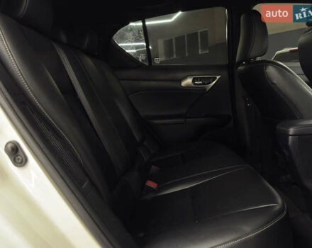 Білий Лексус СТ, об'ємом двигуна 1.8 л та пробігом 211 тис. км за 15699 $, фото 11 на Automoto.ua