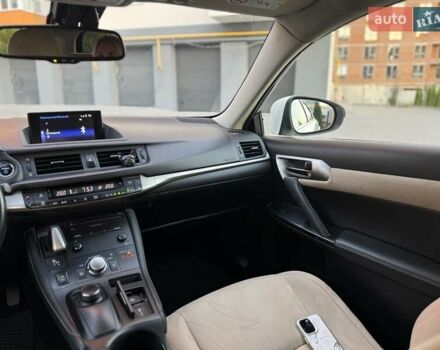 Белый Лексус СТ, объемом двигателя 1.8 л и пробегом 173 тыс. км за 13900 $, фото 16 на Automoto.ua