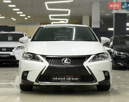 Білий Лексус СТ, об'ємом двигуна 1.8 л та пробігом 211 тис. км за 15699 $, фото 1 на Automoto.ua