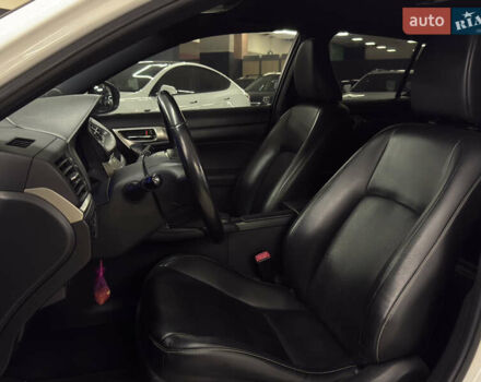 Білий Лексус СТ, об'ємом двигуна 1.8 л та пробігом 211 тис. км за 15699 $, фото 8 на Automoto.ua