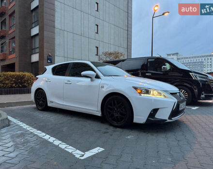 Белый Лексус СТ, объемом двигателя 1.8 л и пробегом 210 тыс. км за 14900 $, фото 6 на Automoto.ua