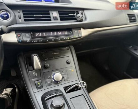 Белый Лексус СТ, объемом двигателя 1.8 л и пробегом 179 тыс. км за 13500 $, фото 25 на Automoto.ua