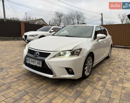 Белый Лексус СТ, объемом двигателя 1.8 л и пробегом 179 тыс. км за 13500 $, фото 3 на Automoto.ua