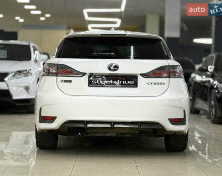 Білий Лексус СТ, об'ємом двигуна 1.8 л та пробігом 211 тис. км за 15699 $, фото 5 на Automoto.ua