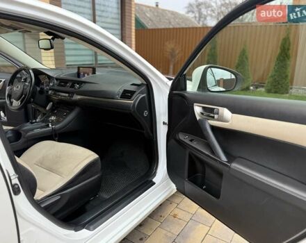 Белый Лексус СТ, объемом двигателя 1.8 л и пробегом 179 тыс. км за 13500 $, фото 27 на Automoto.ua