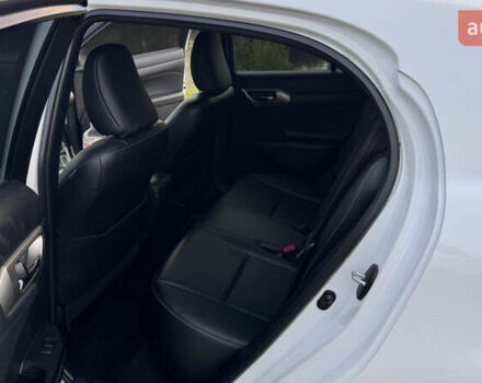 Белый Лексус СТ, объемом двигателя 1.8 л и пробегом 145 тыс. км за 15300 $, фото 9 на Automoto.ua