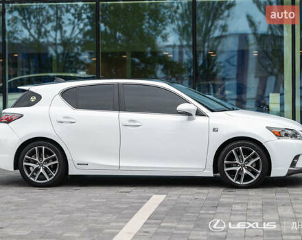 Білий Лексус СТ, об'ємом двигуна 1.8 л та пробігом 136 тис. км за 17600 $, фото 9 на Automoto.ua