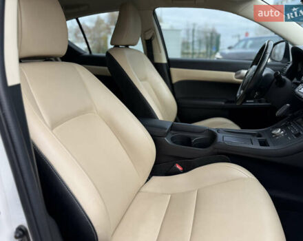 Белый Лексус СТ, объемом двигателя 1.8 л и пробегом 96 тыс. км за 15900 $, фото 10 на Automoto.ua