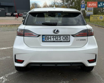 Белый Лексус СТ, объемом двигателя 1.8 л и пробегом 96 тыс. км за 15900 $, фото 5 на Automoto.ua