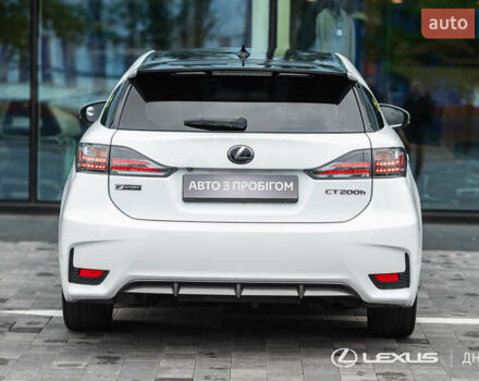 Білий Лексус СТ, об'ємом двигуна 1.8 л та пробігом 136 тис. км за 17600 $, фото 7 на Automoto.ua