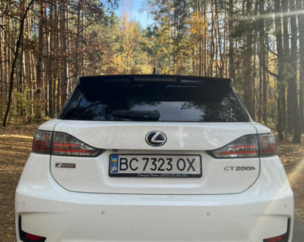 Лексус СТ 2015 в Киеве на Automoto.ua Белый Лексус СТ, объемом двигателя 1.8 л и пробегом 163 тыс. км за 17800 $, фото 8 на Automoto.ua