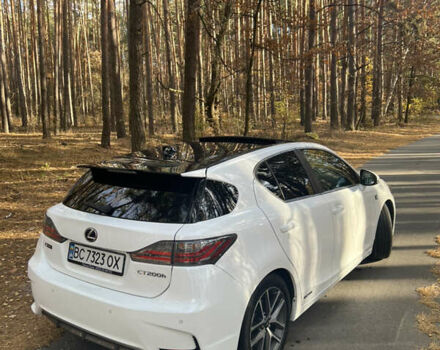 Лексус СТ 2015 в Киеве на Automoto.ua Белый Лексус СТ, объемом двигателя 1.8 л и пробегом 163 тыс. км за 17800 $, фото 10 на Automoto.ua