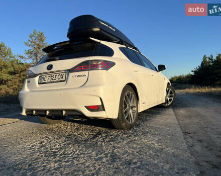 Лексус СТ 2015 в Киеве на Automoto.ua Белый Лексус СТ, объемом двигателя 1.8 л и пробегом 163 тыс. км за 17800 $, фото 4 на Automoto.ua