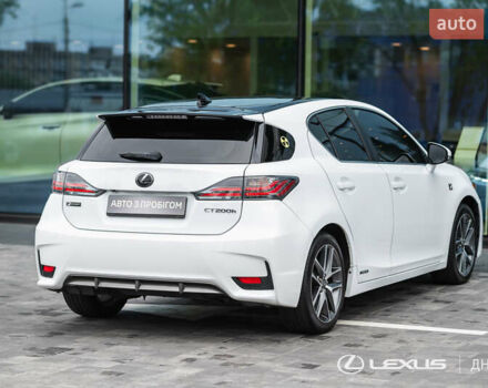 Білий Лексус СТ, об'ємом двигуна 1.8 л та пробігом 136 тис. км за 17600 $, фото 8 на Automoto.ua