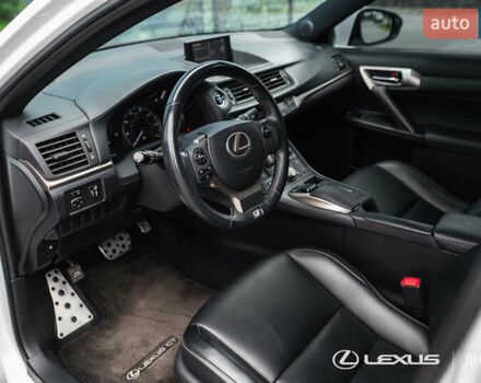 Білий Лексус СТ, об'ємом двигуна 1.8 л та пробігом 136 тис. км за 17600 $, фото 11 на Automoto.ua