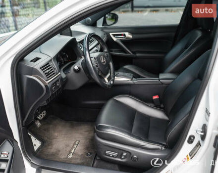 Білий Лексус СТ, об'ємом двигуна 1.8 л та пробігом 136 тис. км за 17600 $, фото 10 на Automoto.ua