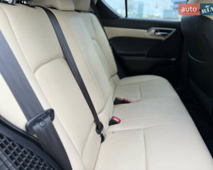Белый Лексус СТ, объемом двигателя 1.8 л и пробегом 96 тыс. км за 15900 $, фото 11 на Automoto.ua