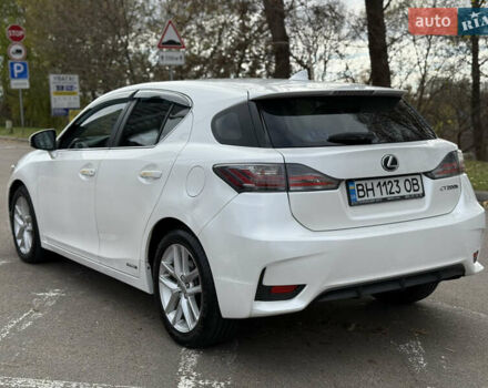 Белый Лексус СТ, объемом двигателя 1.8 л и пробегом 96 тыс. км за 15900 $, фото 6 на Automoto.ua