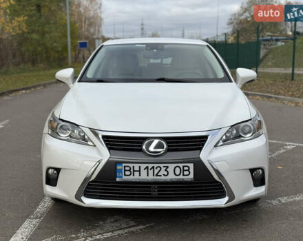 Белый Лексус СТ, объемом двигателя 1.8 л и пробегом 96 тыс. км за 15900 $, фото 1 на Automoto.ua