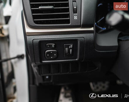 Білий Лексус СТ, об'ємом двигуна 1.8 л та пробігом 136 тис. км за 17600 $, фото 21 на Automoto.ua