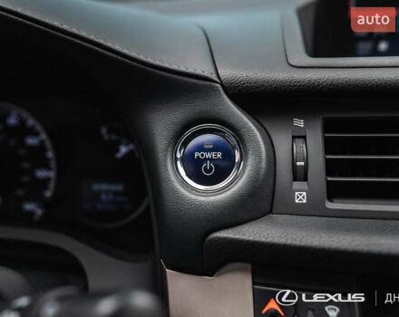 Білий Лексус СТ, об'ємом двигуна 1.8 л та пробігом 136 тис. км за 17600 $, фото 24 на Automoto.ua