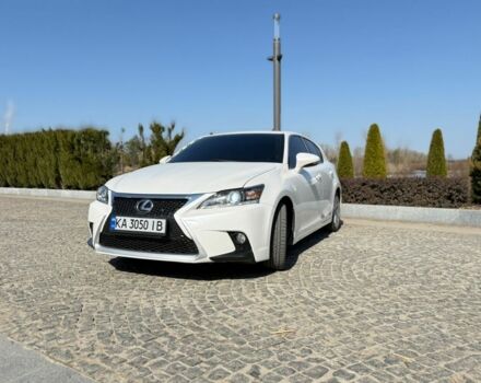 Белый Лексус СТ, объемом двигателя 1.8 л и пробегом 145 тыс. км за 15000 $, фото 5 на Automoto.ua