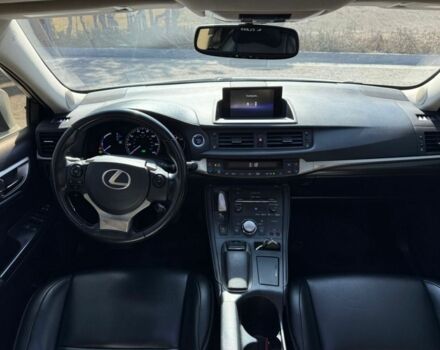 Белый Лексус СТ, объемом двигателя 1.8 л и пробегом 145 тыс. км за 15000 $, фото 7 на Automoto.ua