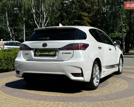 Білий Лексус СТ, об'ємом двигуна 1.8 л та пробігом 196 тис. км за 13800 $, фото 6 на Automoto.ua
