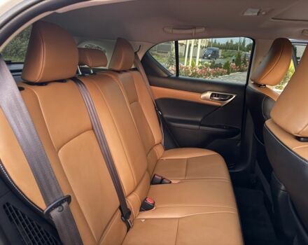 Белый Лексус СТ, объемом двигателя 0 л и пробегом 150 тыс. км за 16800 $, фото 14 на Automoto.ua