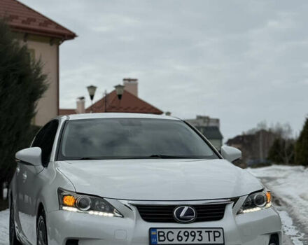 Белый Лексус СТ, объемом двигателя 1.8 л и пробегом 205 тыс. км за 12500 $, фото 1 на Automoto.ua