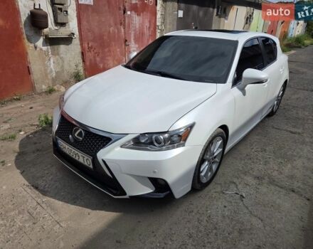 Білий Лексус СТ, об'ємом двигуна 1.8 л та пробігом 200 тис. км за 12500 $, фото 1 на Automoto.ua