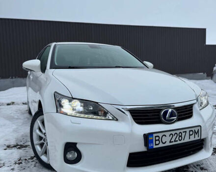 Белый Лексус СТ, объемом двигателя 1.8 л и пробегом 270 тыс. км за 10900 $, фото 1 на Automoto.ua