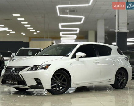 Белый Лексус СТ, объемом двигателя 1.8 л и пробегом 211 тыс. км за 15699 $, фото 1 на Automoto.ua