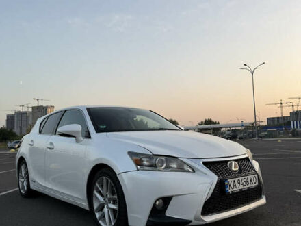Лексус СТ 2015 в Киеве на Automoto.ua Белый Лексус СТ, объемом двигателя 1.8 л и пробегом 176 тыс. км за 12000 $, фото 1 на Automoto.ua